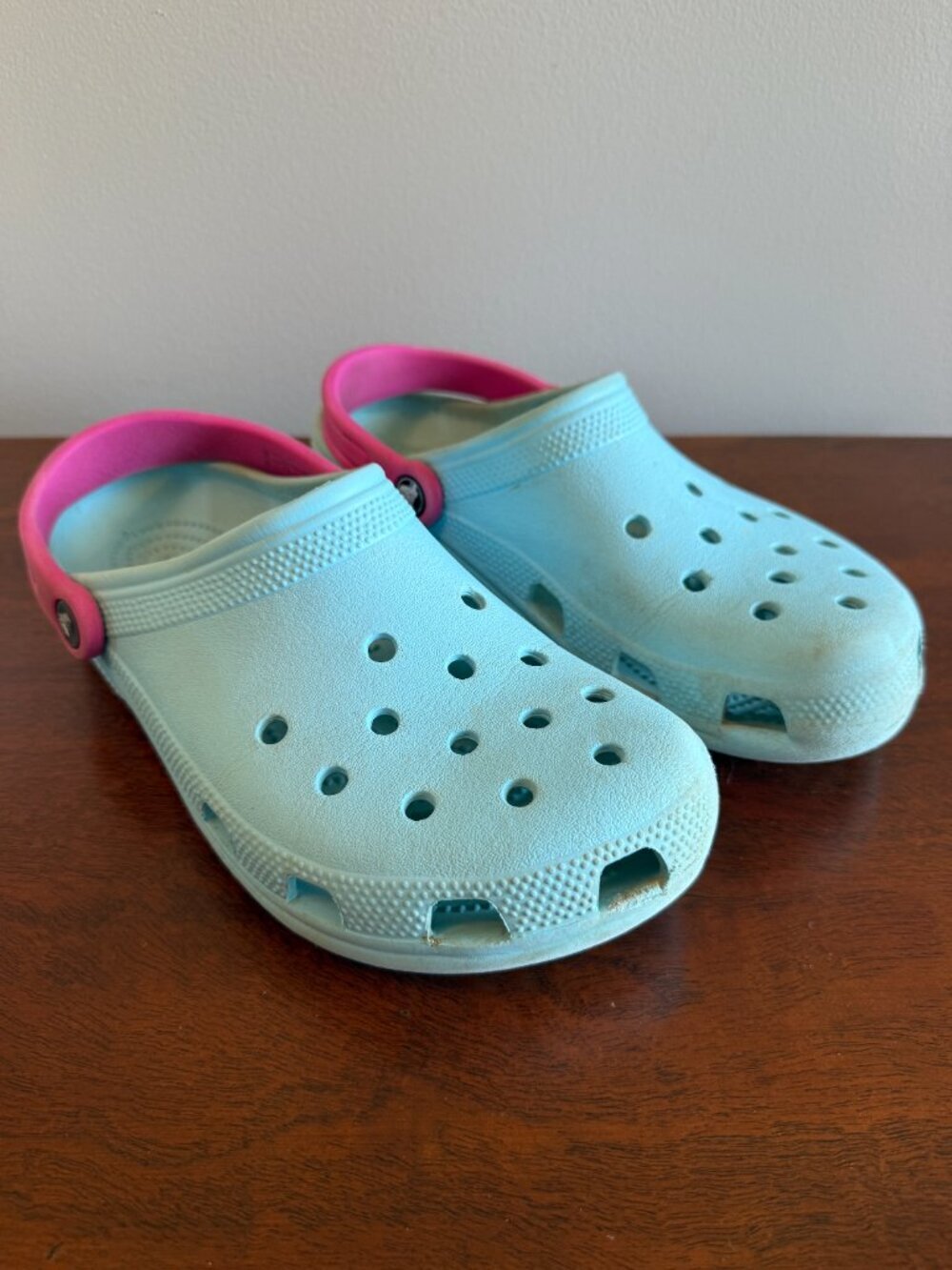 Crocs Classic Clogs Blue & Pink Unisex Men's Size 8 Comfort Shoes - Picture 2 of 5